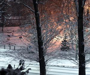 Kraków zasypany śniegiem. Armagedon na drogach. Ogromne utrudnienia w kursowaniu komunikacji miejskiej