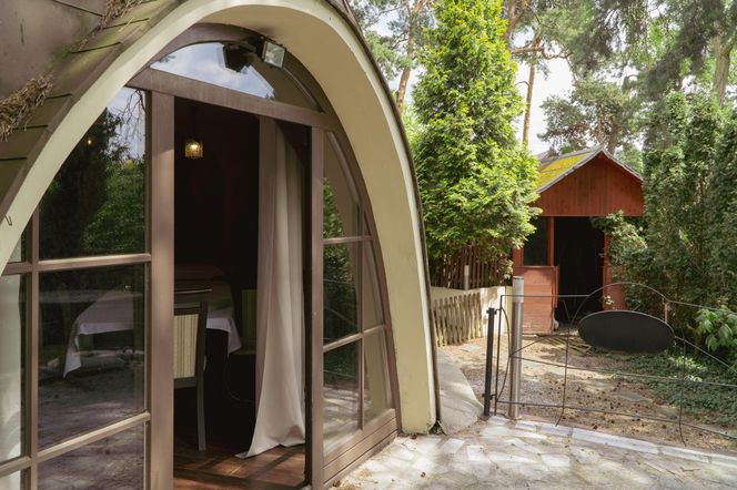 Dom Igloo w Aninie czyli część hotelu "Noclegi Ufo"