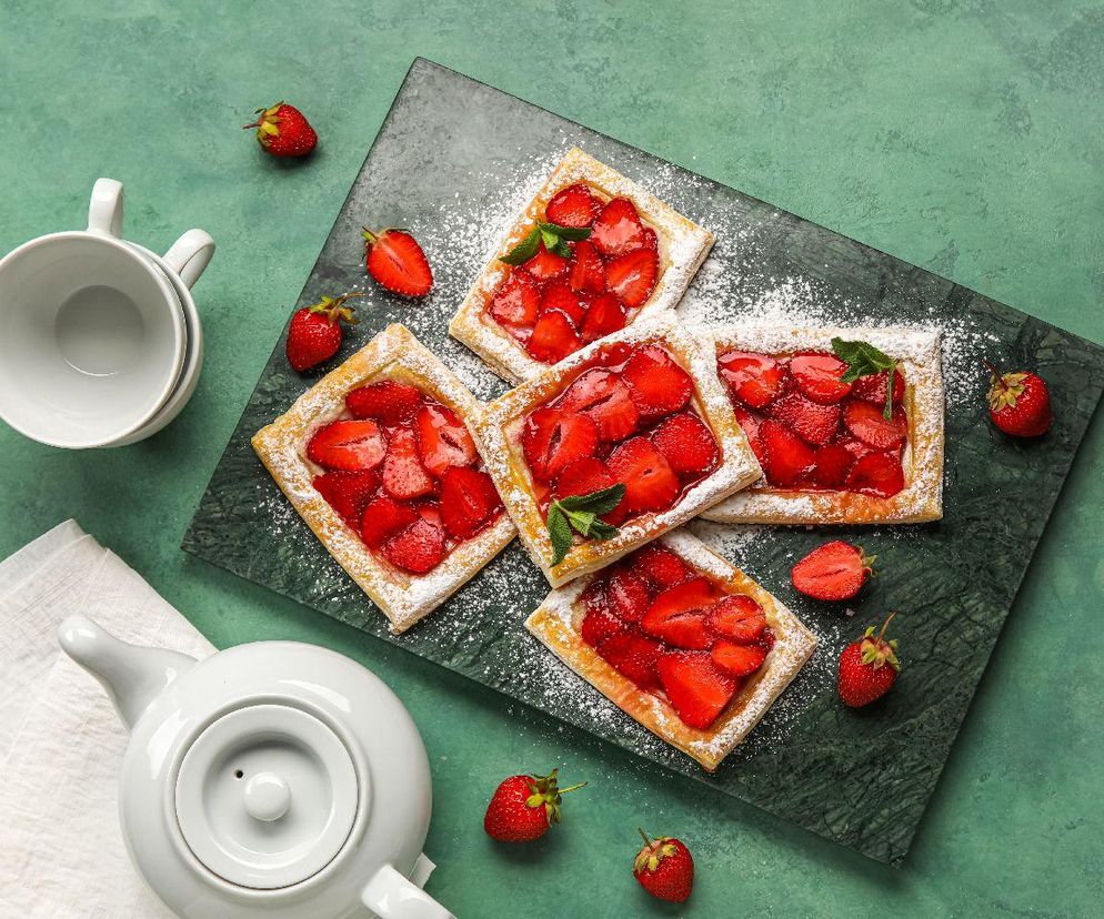 ciasto francuskie z ricottą i truskawkami
