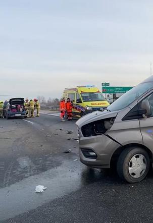 Poważny wypadek na trasie S12 pomiędzy Piaskami a Zamościem. Pięć osób w szpitalu