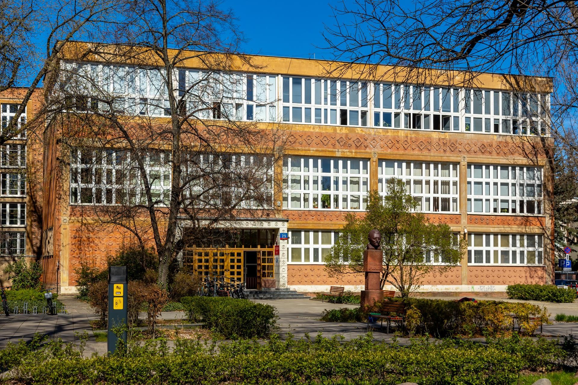 XXXV Liceum Ogólnokształcące im. Bolesława Prusa w Warszawie