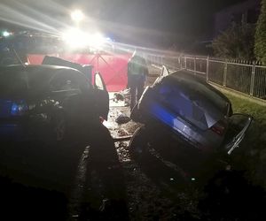  Śmiertelny wypadek pod Sieradzem. 23-letnia kobieta nie żyje [ZDJĘCIA].