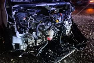 Wypadek na autostradzie A1. Bus uderzył w barierki