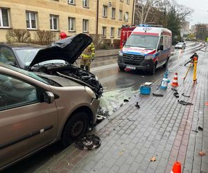 Tarnów. 19-latek stracił panowanie nad bmw i uderzył w renault. Prawo jazdy miał dwa tygodnie