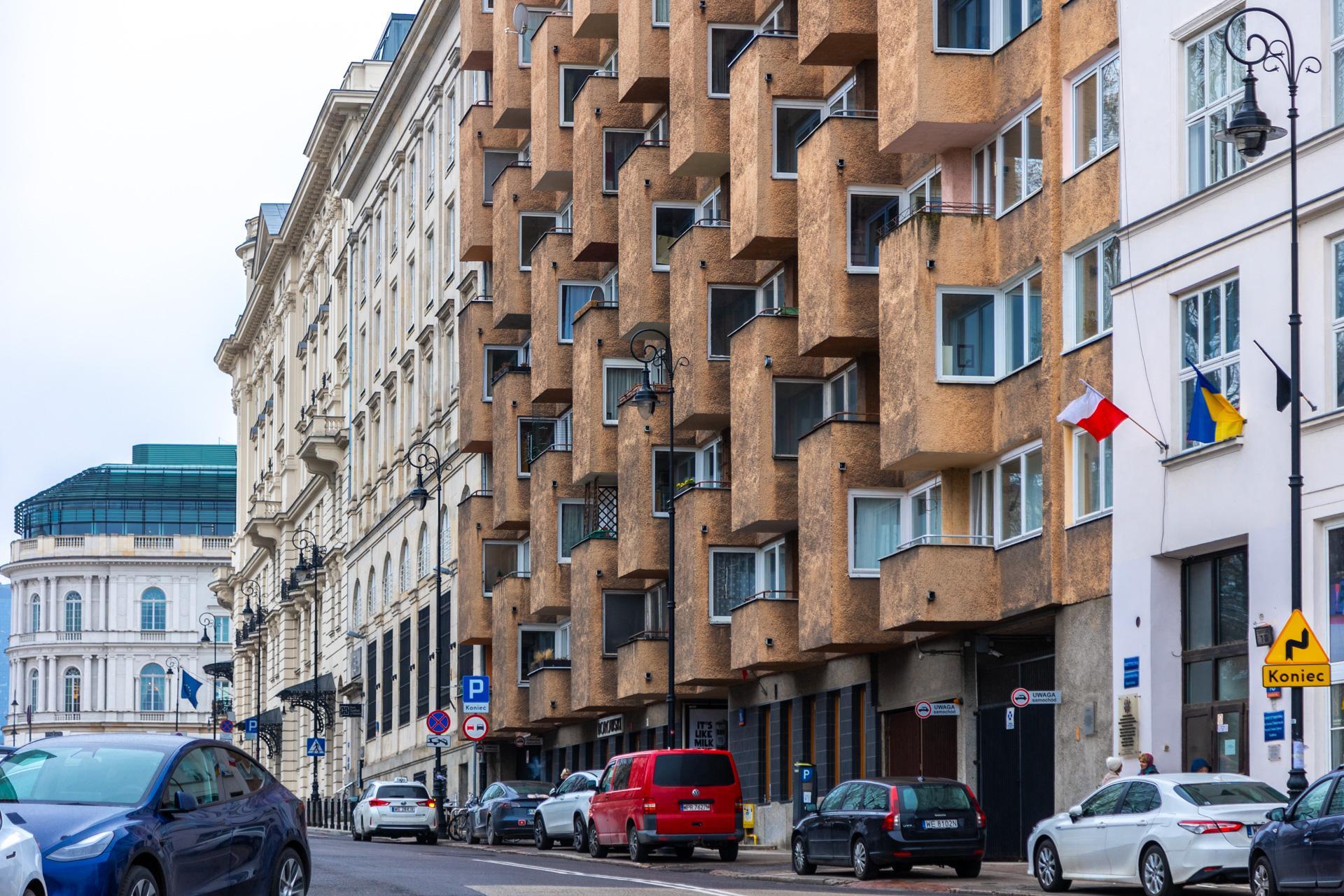 Karowa 18 - zdjęcia. Tak wygląda najpiękniejszy blok w Warszawie