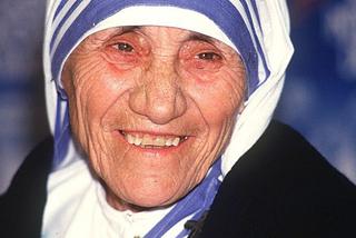 Matka Teresa. Pomagała nędzarzom została świętą
