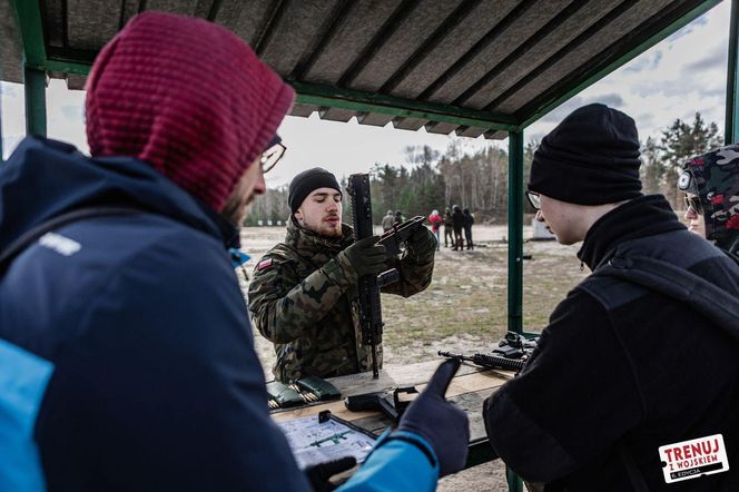 Szkolenie w ramach "Trenuj z Wojskiem" trwa 8 godzin