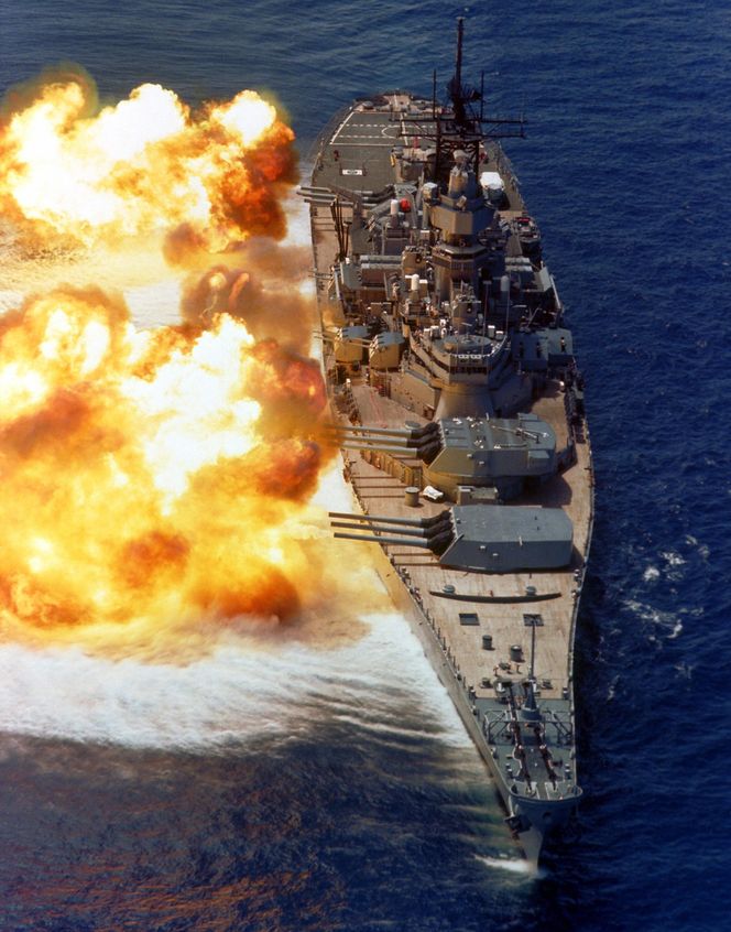 Trump rozważa powrót pancerników do US Navy. Czy era wielkich dział wróci na ocean?