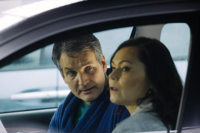 Na Wspólnej odc. 3447: Borys Orłow (Oleg Sawkin), Oksana Orłow (Magdalena Nieć)
