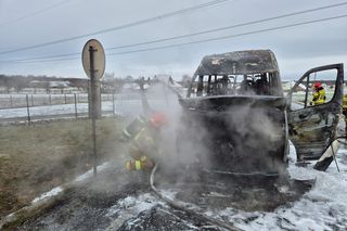 Bus spłonął doszczętnie pod Tarnowem. Podróżowało nim 25 osób