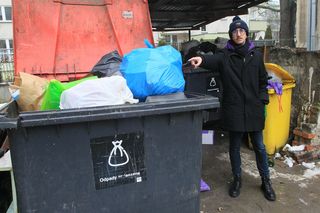 Praga-Północ, jak drugi Neapol. Mieszkańcy toną w śmieciach. „Nie ma tu miejsca”