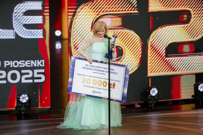 Katarzyna Żak ze łzami w oczach odbiera Nagrodę Publiczności w Opolu: „Nie zapomnę tego do końca życia”