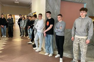 Uczniowie ZSP nr 1 stworzyli mural na ścianach szkoły. Grafika przedstawia patrona placówki