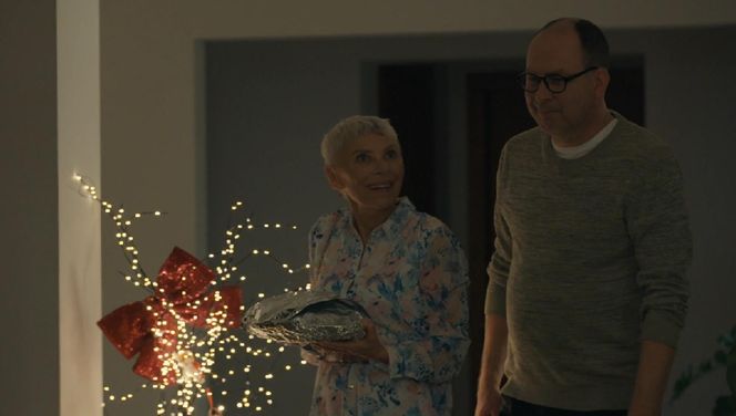 Barwy szczęścia, odcinek 3190. Krystyna (Hanna Bieluszko), Marek (Marcin Perchuć) 