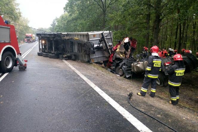 Wypadek w Widełce: 34-letni kierowca ciężarówki nie żyje