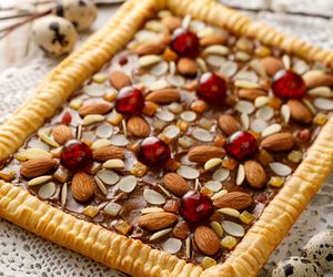 Mazurek z ciasta francuskiego. Wielkanocne ciasto na ostatnią chwilę