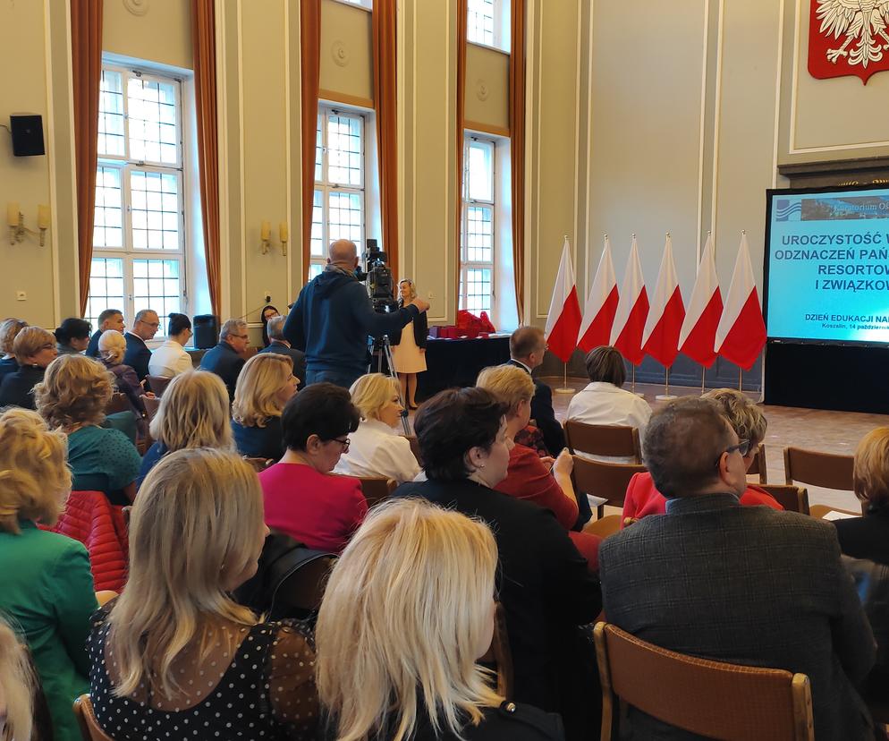 Uroczystość wręczania odznaczeń nauczycielom w Koszalinie