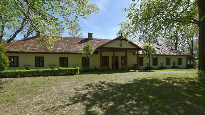 To miejsce w Małopolsce przyciąga turystów jesienią. Jego ozdobą jest unikatowy drewniany dwór