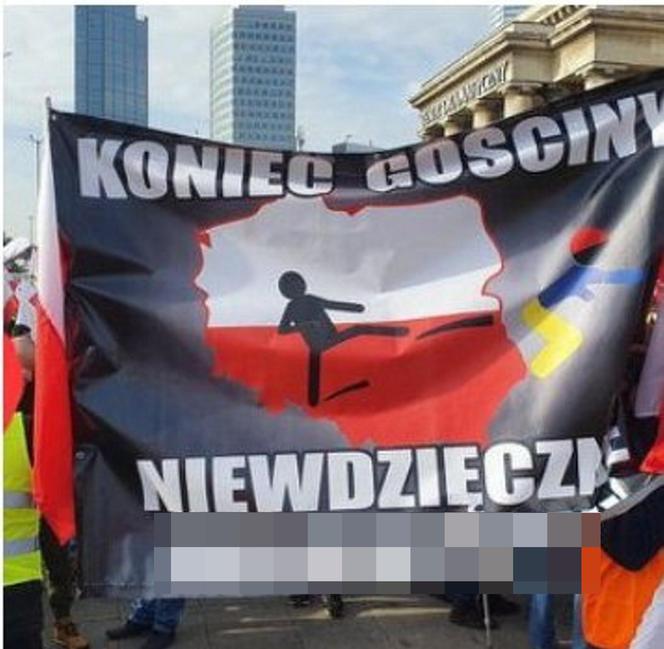 Skandaliczny banner na proteście