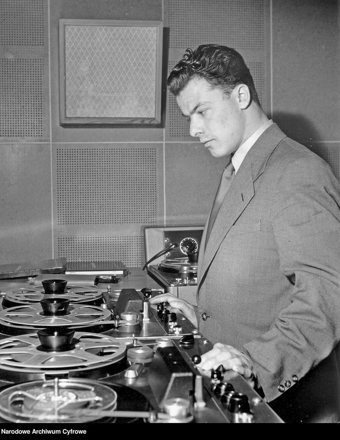 Franciszek Jarecki przy konsoli magnetofonowej, Londyn 1953. 