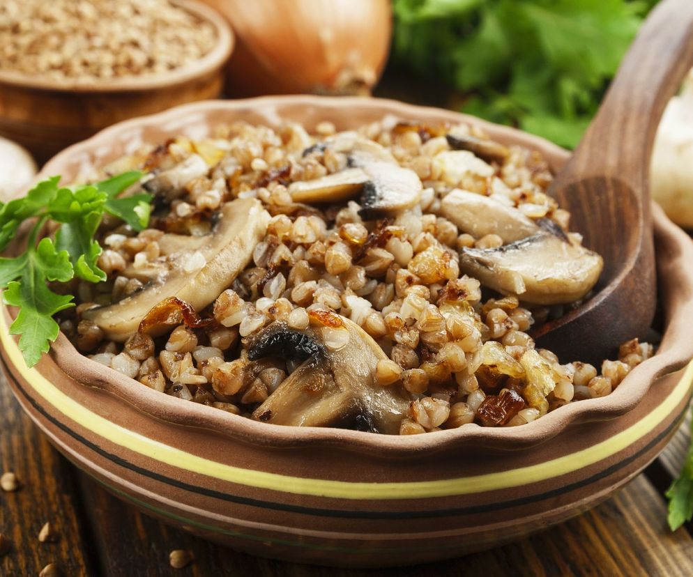 Kasza z grzybami - przepis na szybkie, zdrowe i przepyszne danie!