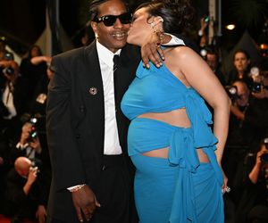 Rihanna z ukochanym pokazała się w Cannes. Niebieską kreacją podkreśliła ciążę