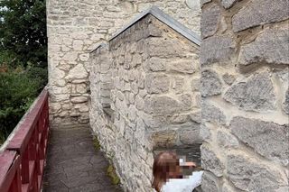 Patryk Jaki na zamku z rodziną