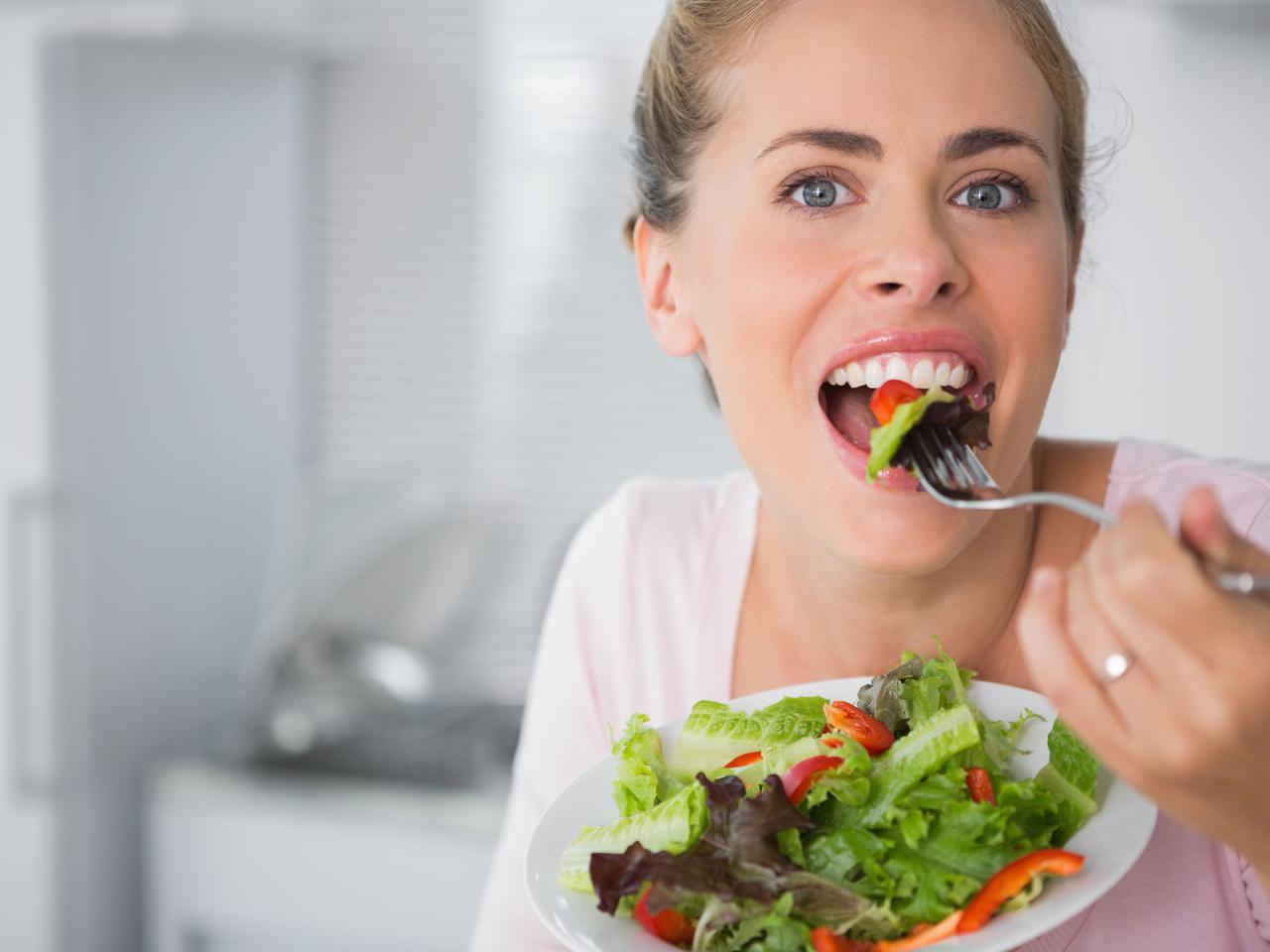 Dieta w zespole policystycznych jajników (PCOS): zasady, produkty wskazane i przeciwwskazane