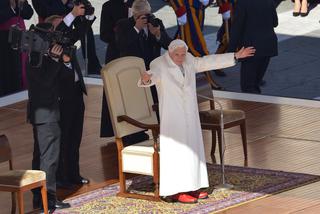 Ostatnie GODZINY BENEDYKTA XVI: Zabiorą papieżowi czerwone buty