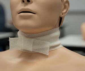 Niebezpieczna lekcja pierwszej pomocy w szkole. Strażak pokazał uczniom, jak odebrać życie?