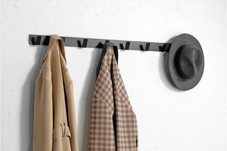 Myślisz, że wieszak w przedpokoju nie zrobi różnicy? To się mylisz! Oto najmodniejsze wieszaki do przedpokoju