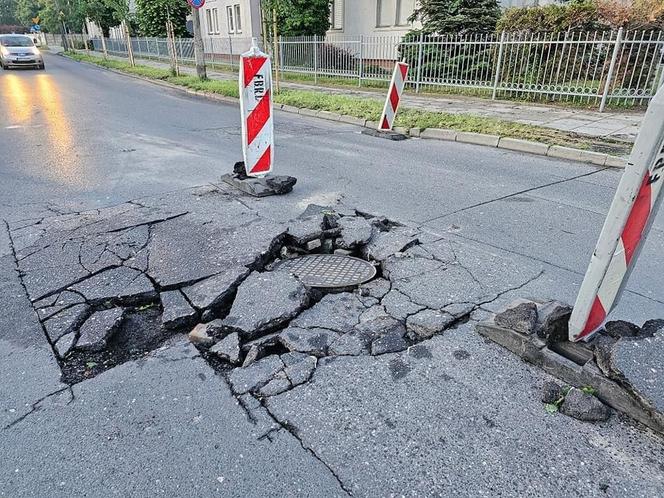 Kilkaset interwencji strażaków po nawałnicach. IMGW ostrzega przed kolejnymi burzami