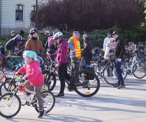 Rowerowa radość i ognisko na mecie. Rodzinna Masa Krytyczna przejechała przez Bydgoszcz