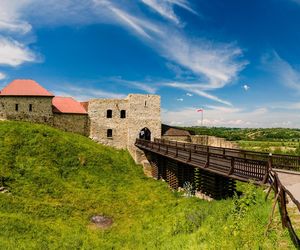 Panorama na zamek w Dobczycach od strony bramy wejściowej