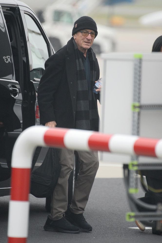 Robert De Niro już w Polsce. Aktor przyłapany na lotnisku w Warszawie