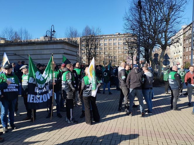 Górnicy protestowali pod ministerstwem przemysłu w Katowicach przeciwko likwidacji KWK Bielszowice