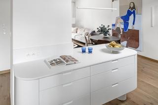 Styl Bauhaus we wnętrzu. Zobacz nowoczesny apartament dla pary