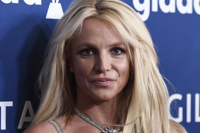Britney Spears znów szokuje. Odważnie wypina pupę w żółtych stringach
