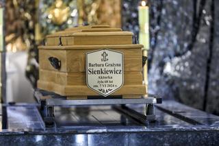 Pogrzeb najstarszej matki w Polsce. Skromna ceremonia i pożegnanie Barbary Sienkiewicz