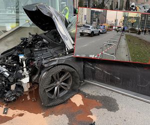 Samochód niemal wjechał do metra. Mogło dojść do strasznej tragedii 