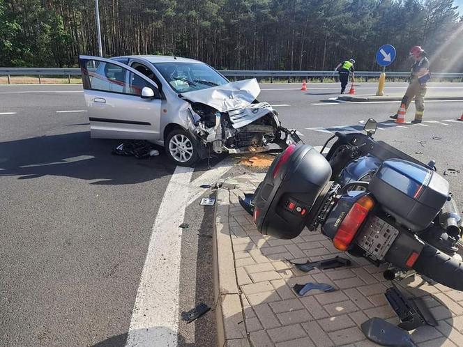 Groźny wypadek pod Skwierzyną. Samochód zderzył się czołowo z motocyklem