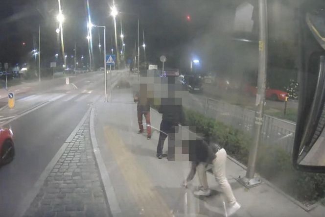 Wrocław. Kierowca autobusu wyciągnięty siłą z pojazdu. 25-letni Ukrainiec próbował go pobić