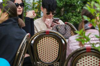 Idol nastolatek przyłapany przez paparazzi w stolicy!