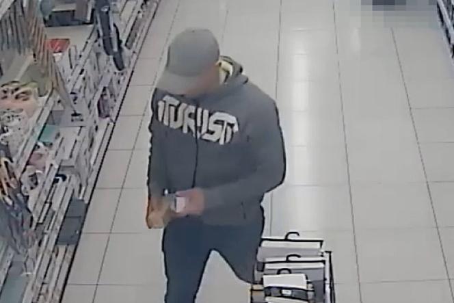 Okradł sklep koło Bydgoszczy. Rozpoznajesz go? Powiadom policję!