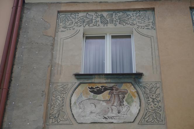 Sgraffito w Białymstoku. Zabytkowe pra-murale rodem z PRL-u