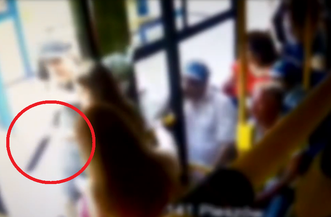 Kraków: Brutalny napad i atak maczetą w autobusie