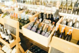 Poszerzony zakaz sprzedaży alkoholu. W tych miejscach go nie kupimy?