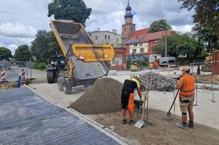 Przebudowa ul. Królowej Jadwigi w Lesznie idzie zgodnie z planem. Pierwszy odcinek otwarty będzie we wrześniu