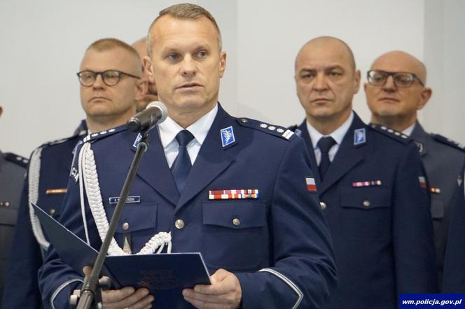 Ślubowanie nowych policjantów w Olsztynie. W szeregi wstąpiło 52 funkcjonariuszy [ZDJĘCIA]