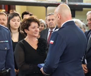 Pogrzeb policjanta, który zmarł po interwencji. Polska Policja pożegnała asp. sztab. Bogdana Orzeszka